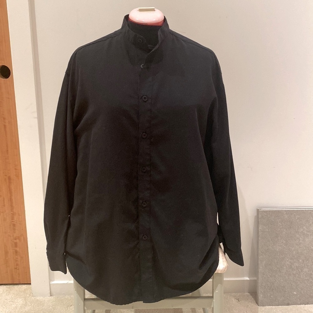Le Chateau Mens black shirt
